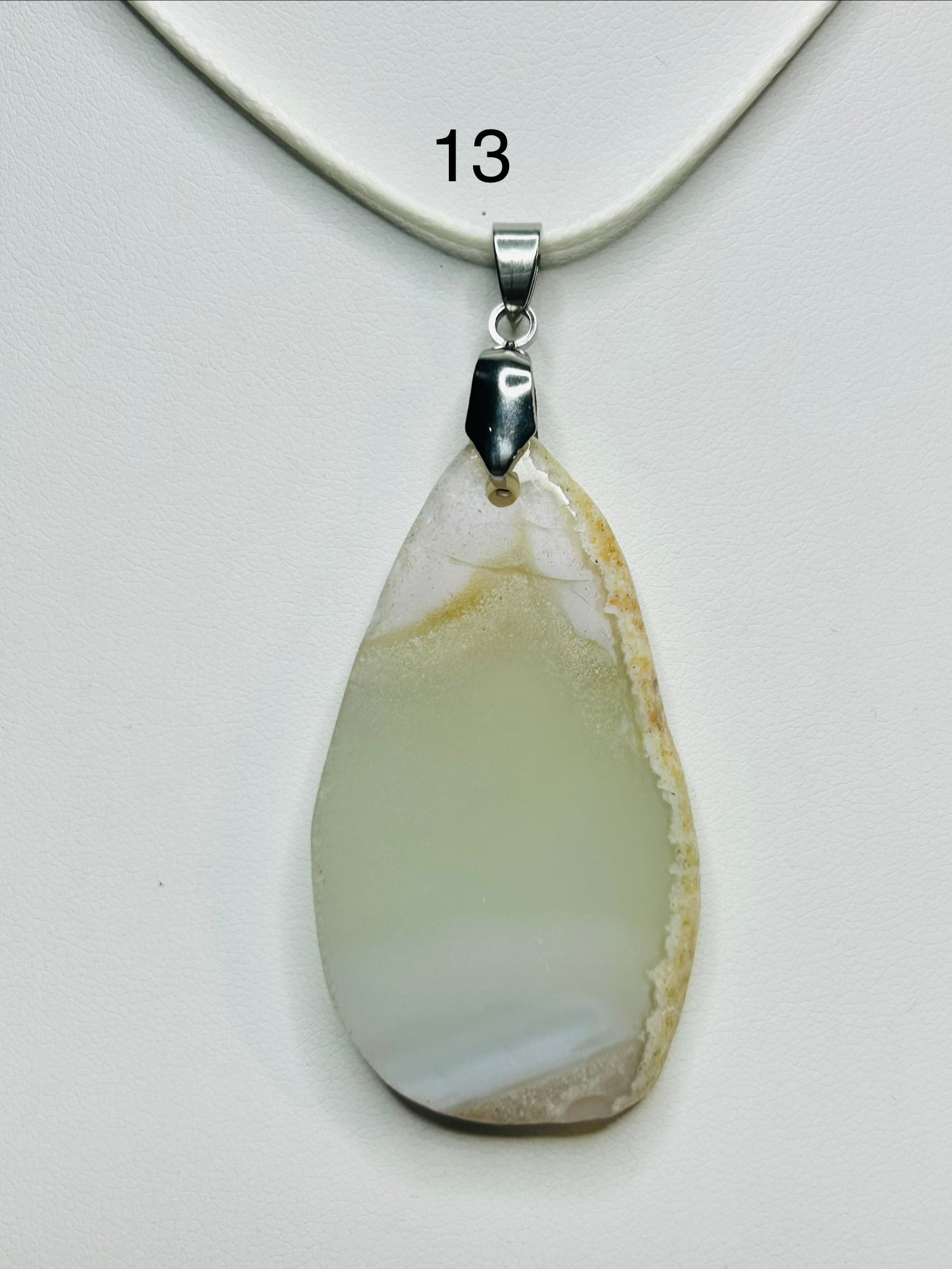 Collar de piedra natural en cordon combinado.