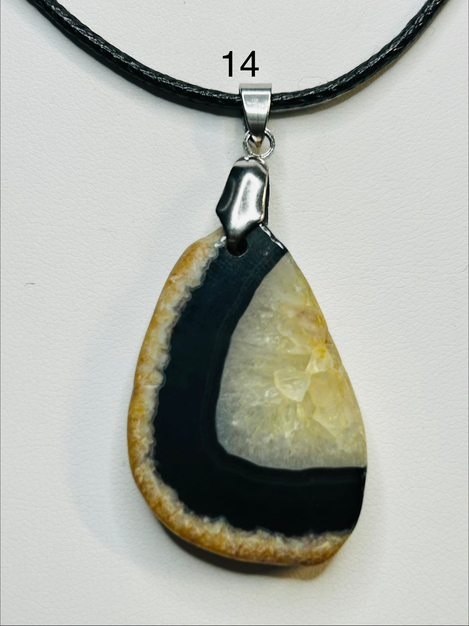 Collar de piedra natural en cordon combinado.