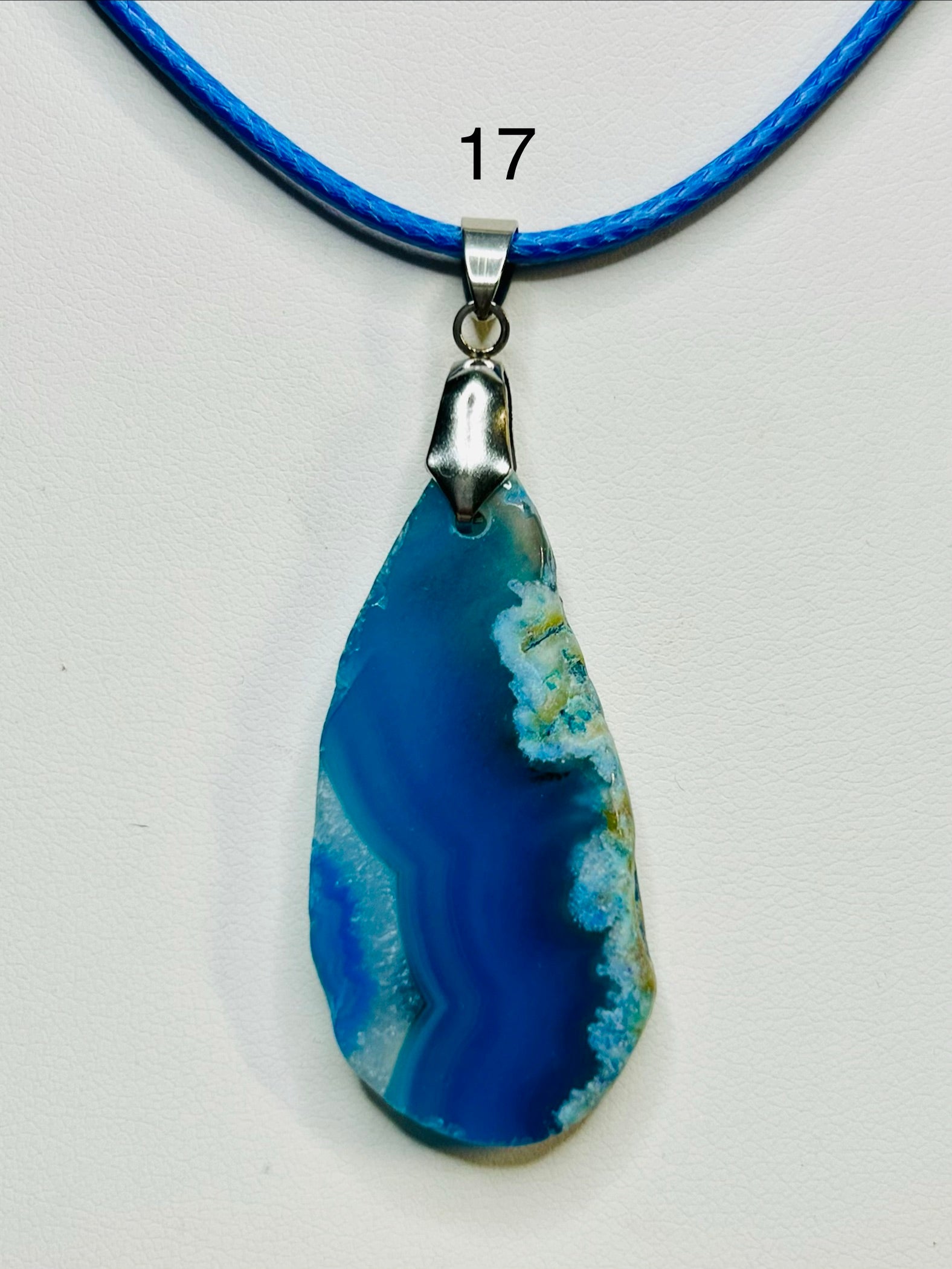 Collar de piedra natural en cordon combinado.