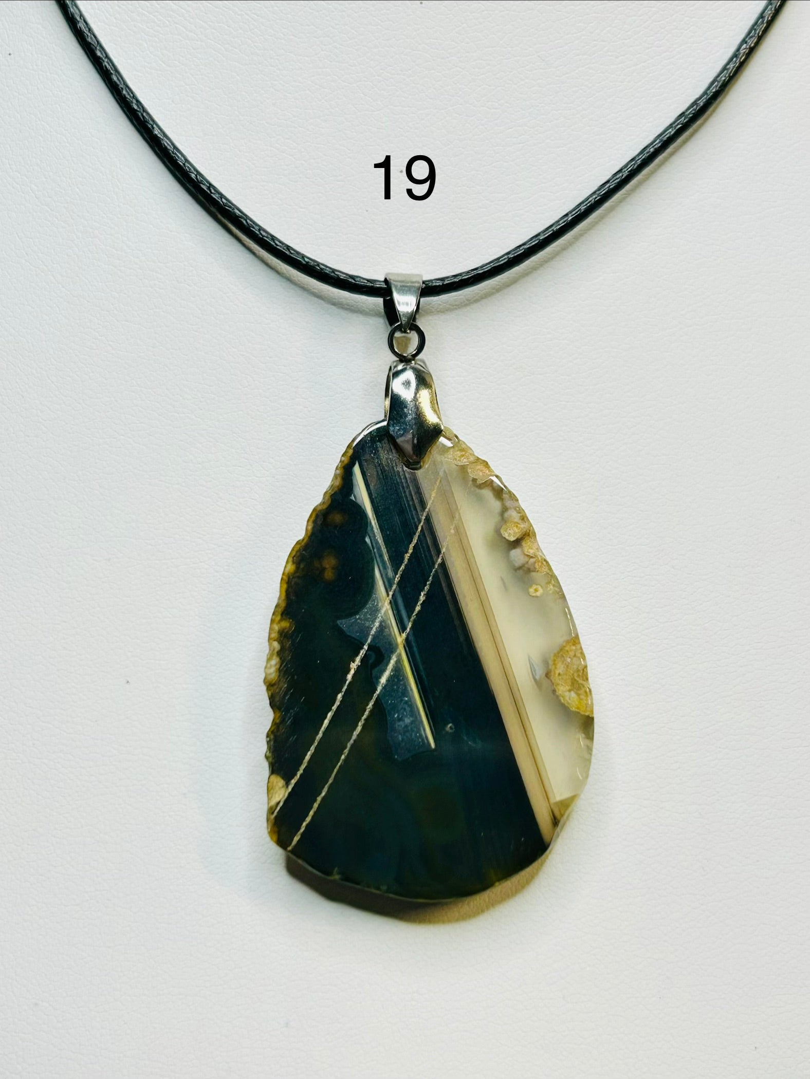 Collar de piedra natural en cordon combinado.
