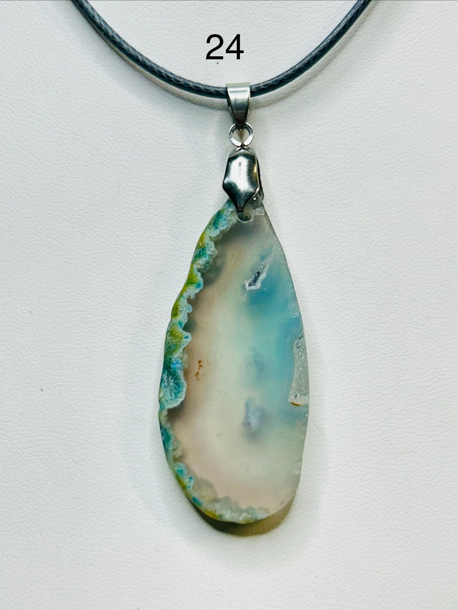 Collar de piedra natural en cordon combinado.