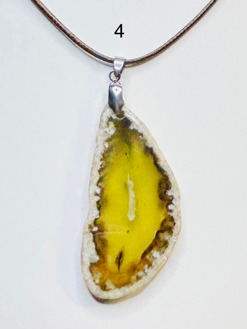 Collar de piedra natural en cordon combinado.