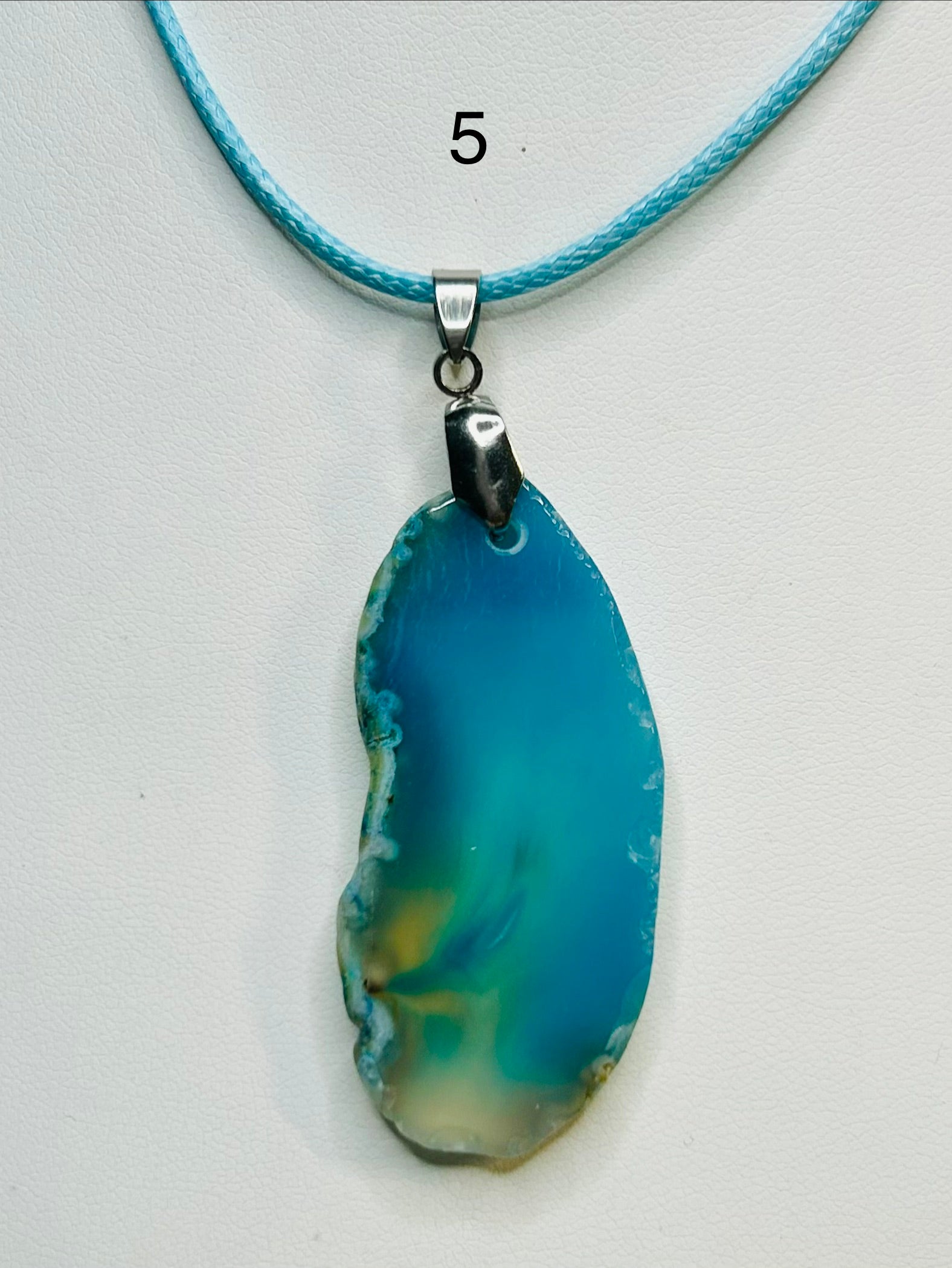Collar de piedra natural en cordon combinado.