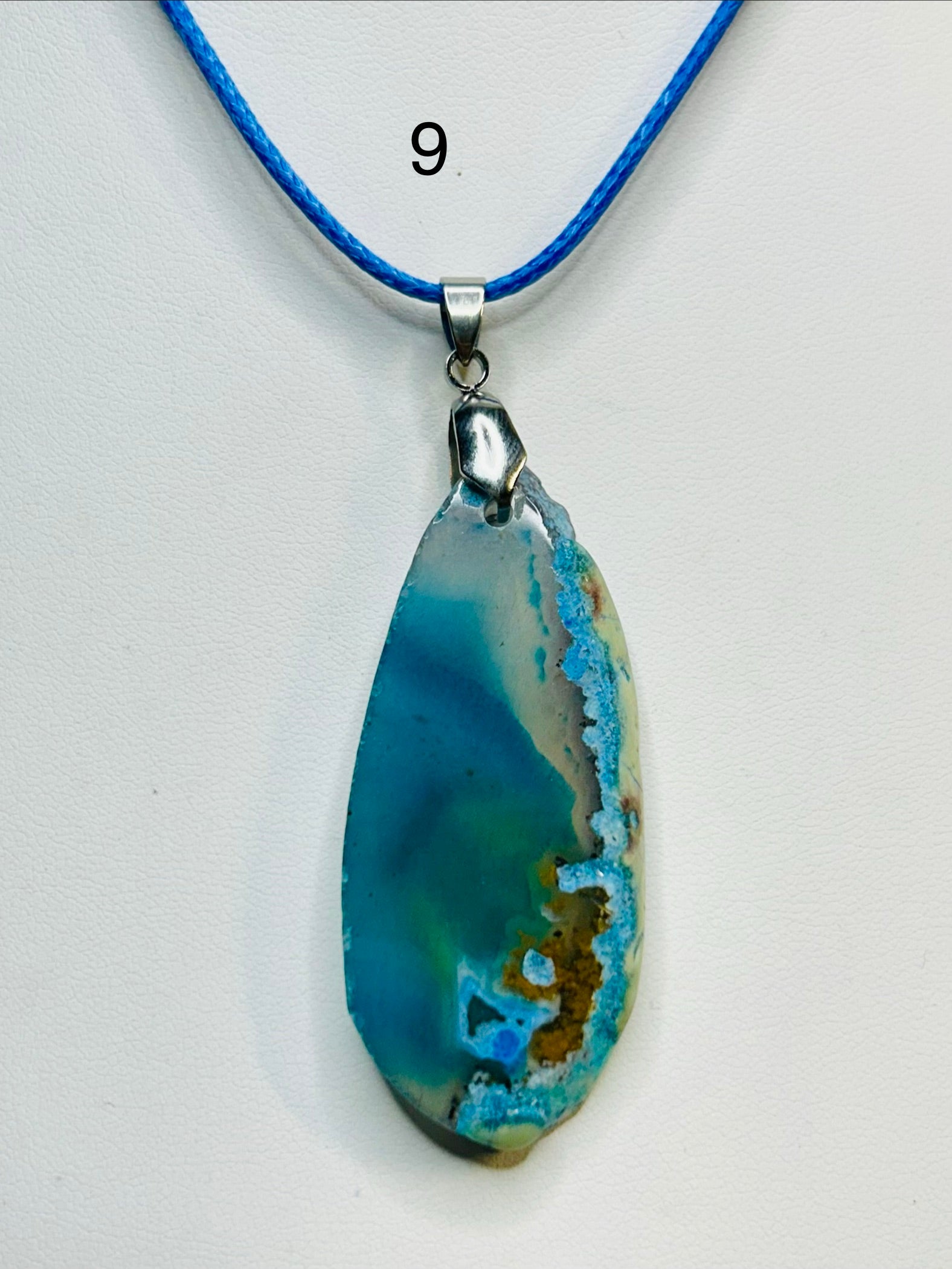 Collar de piedra natural en cordon combinado.