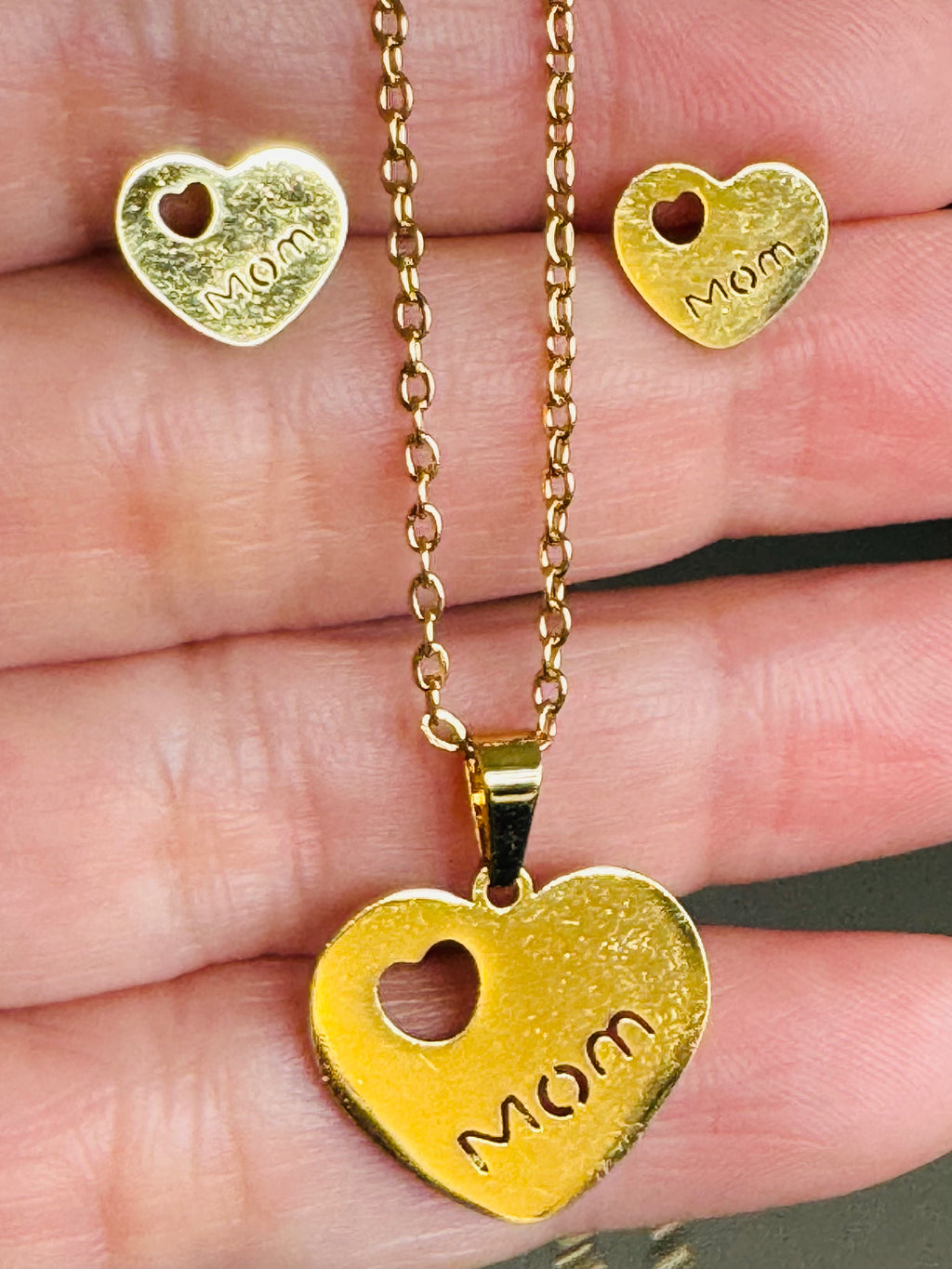 Set de collar y aretes con corazón+mom