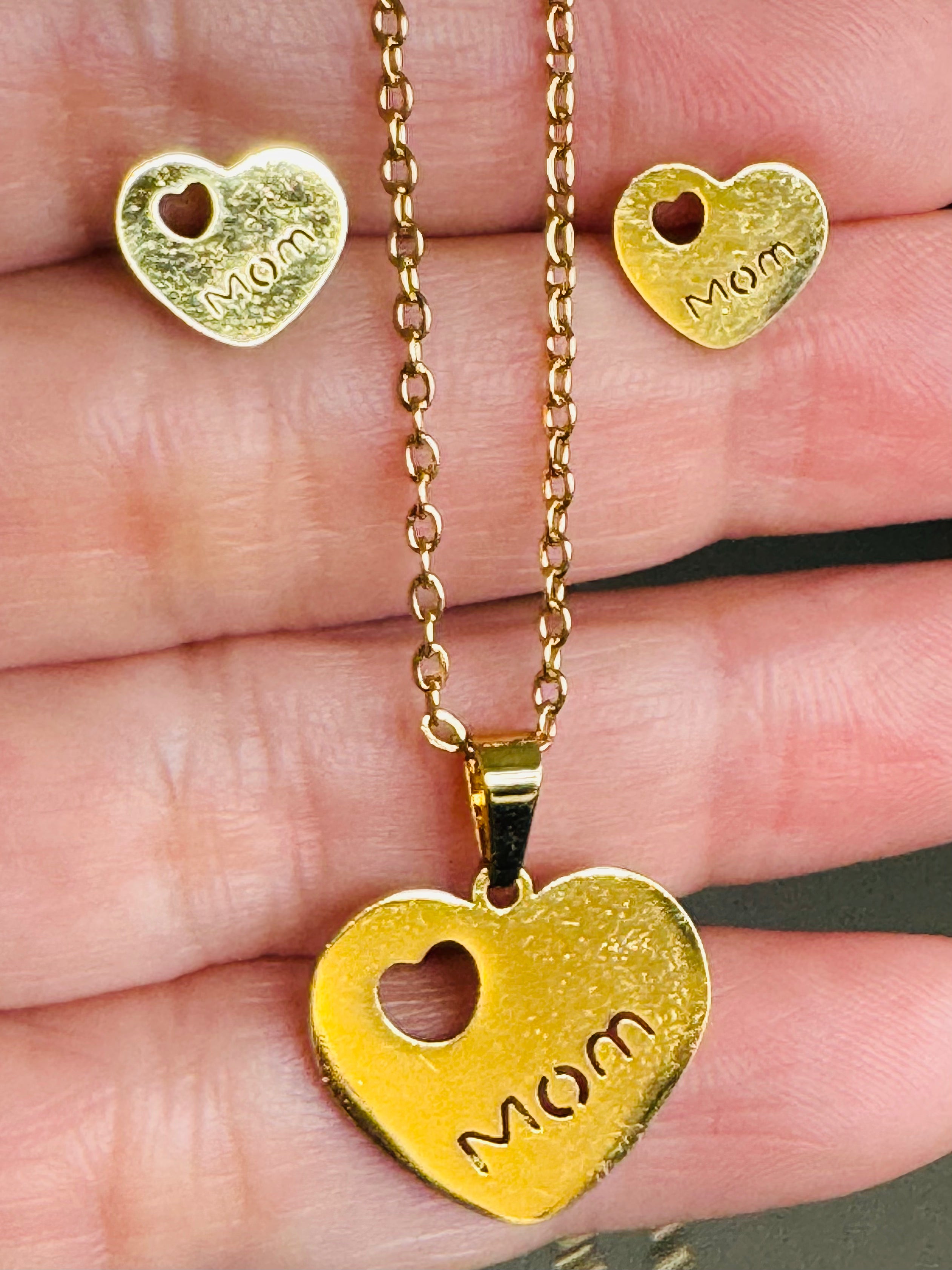 Set de collar y aretes con corazón+mom
