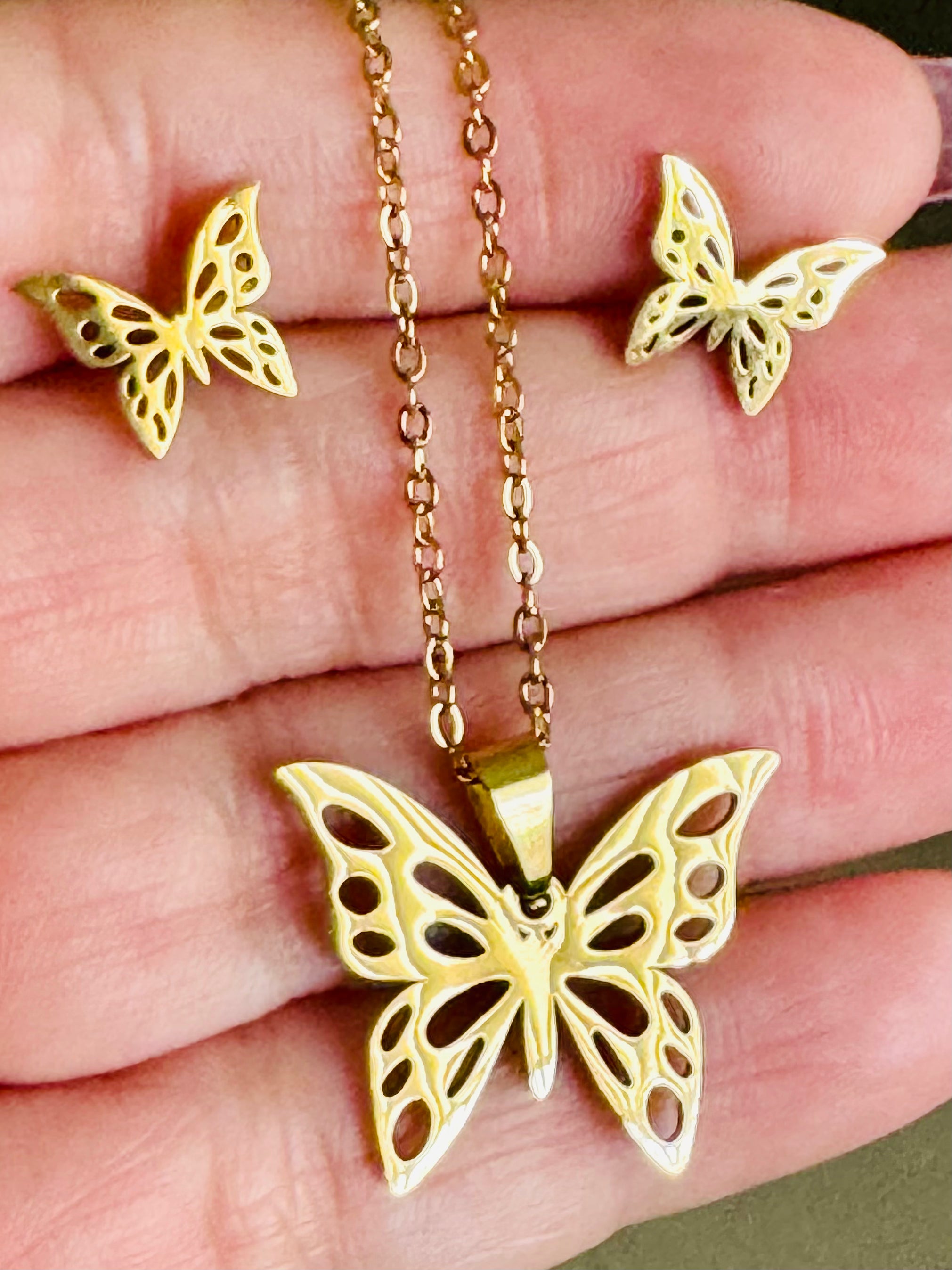 Set de collar y artes con mariposa