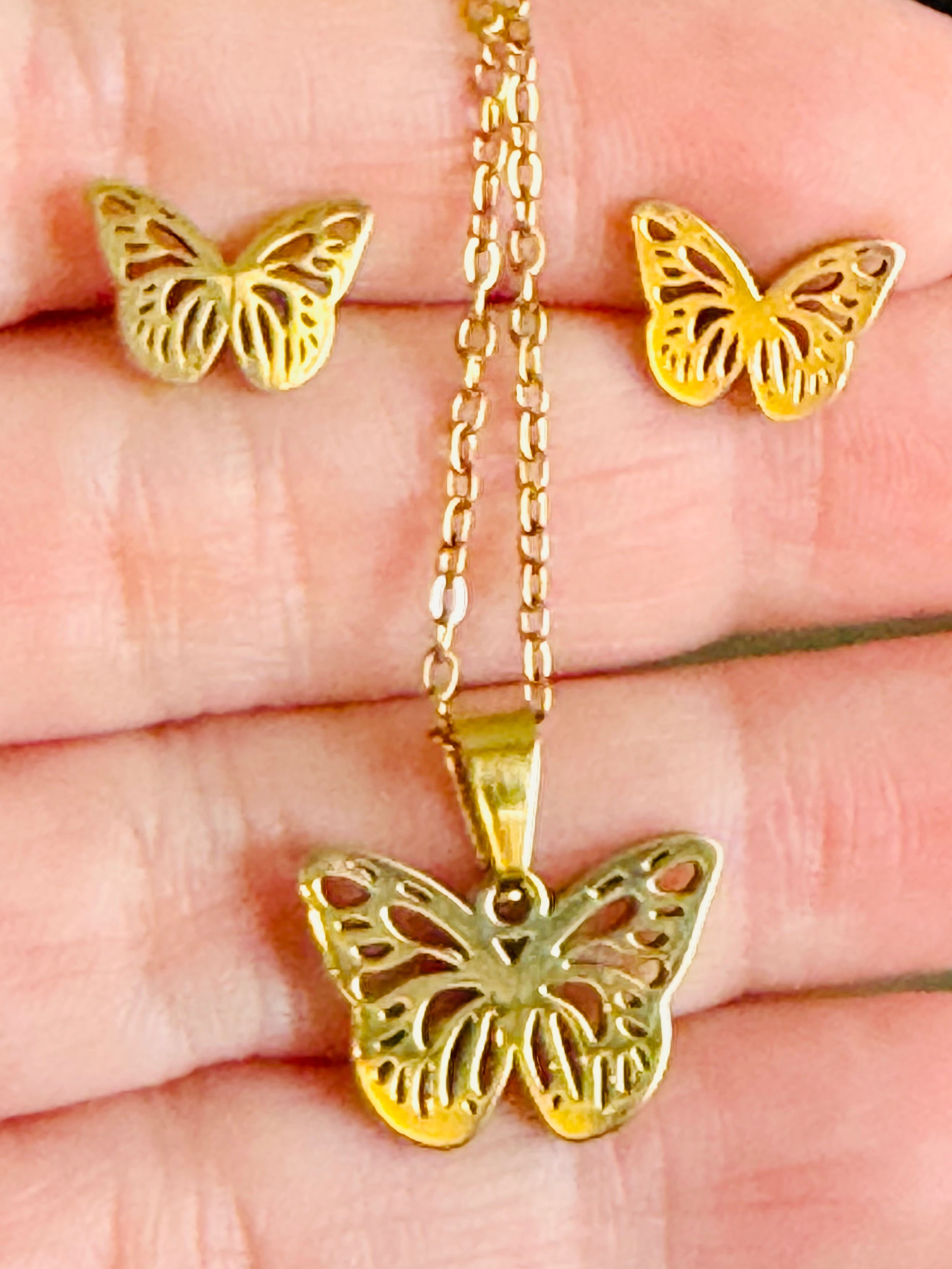 Set de collar y aretes con mariposa