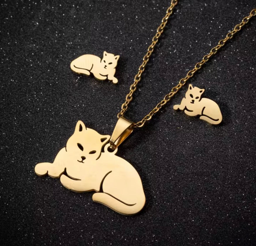 Set de collar y aretes con gato.