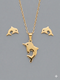 Set de collar y aretes con delfin.
