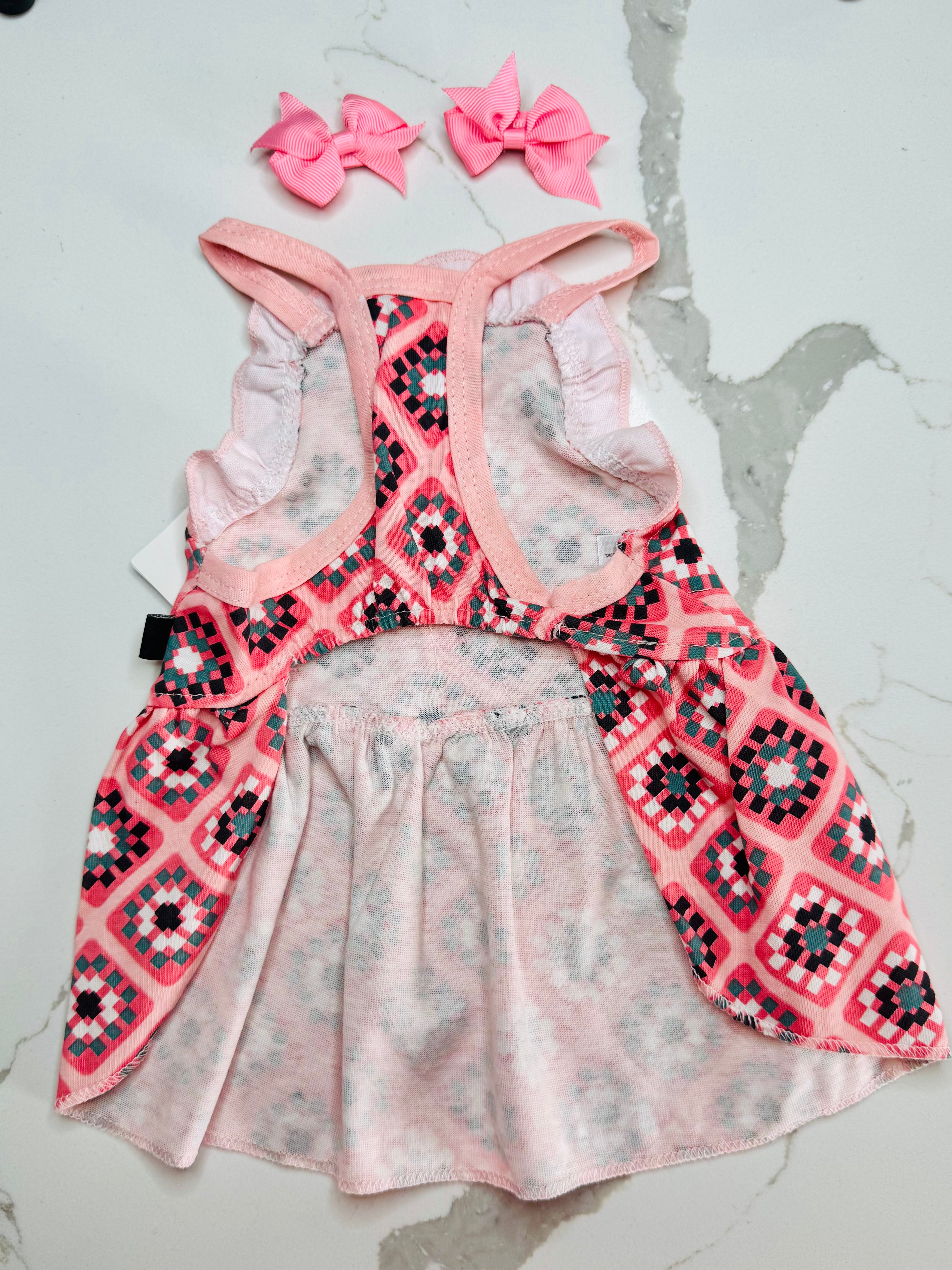 Vestido para mascotas talla XS + lazitos para el pelo.