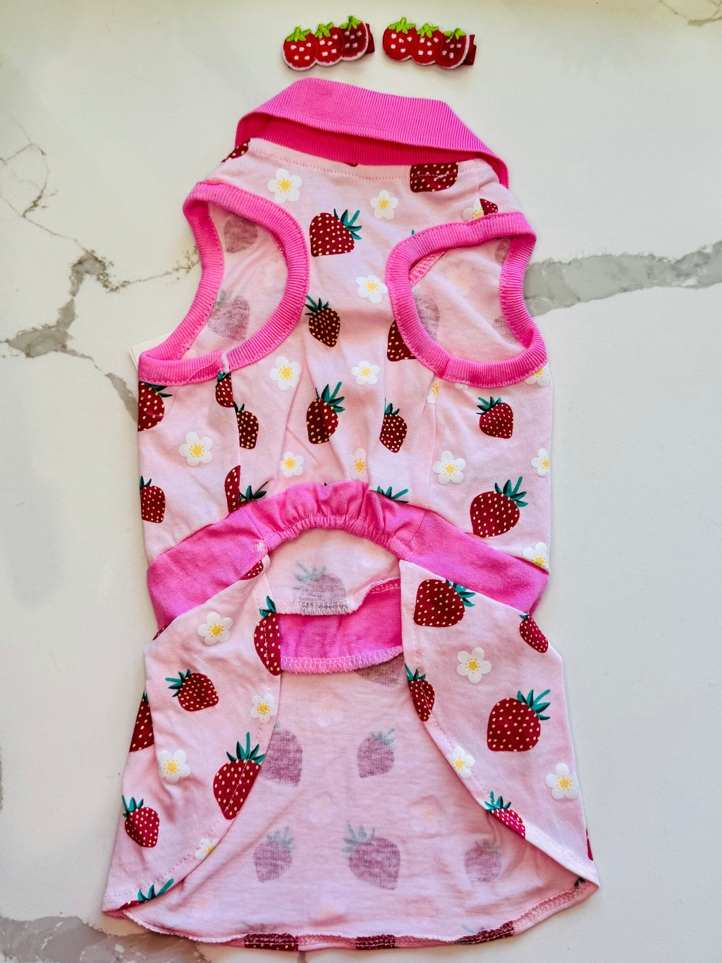 Vestido deportivo para mascota + hebillitas para el pelo