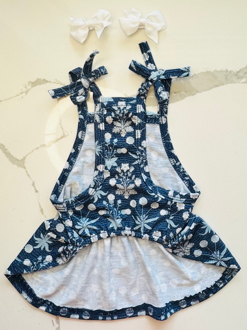 Vestido para mascota + lazitos para el pelo