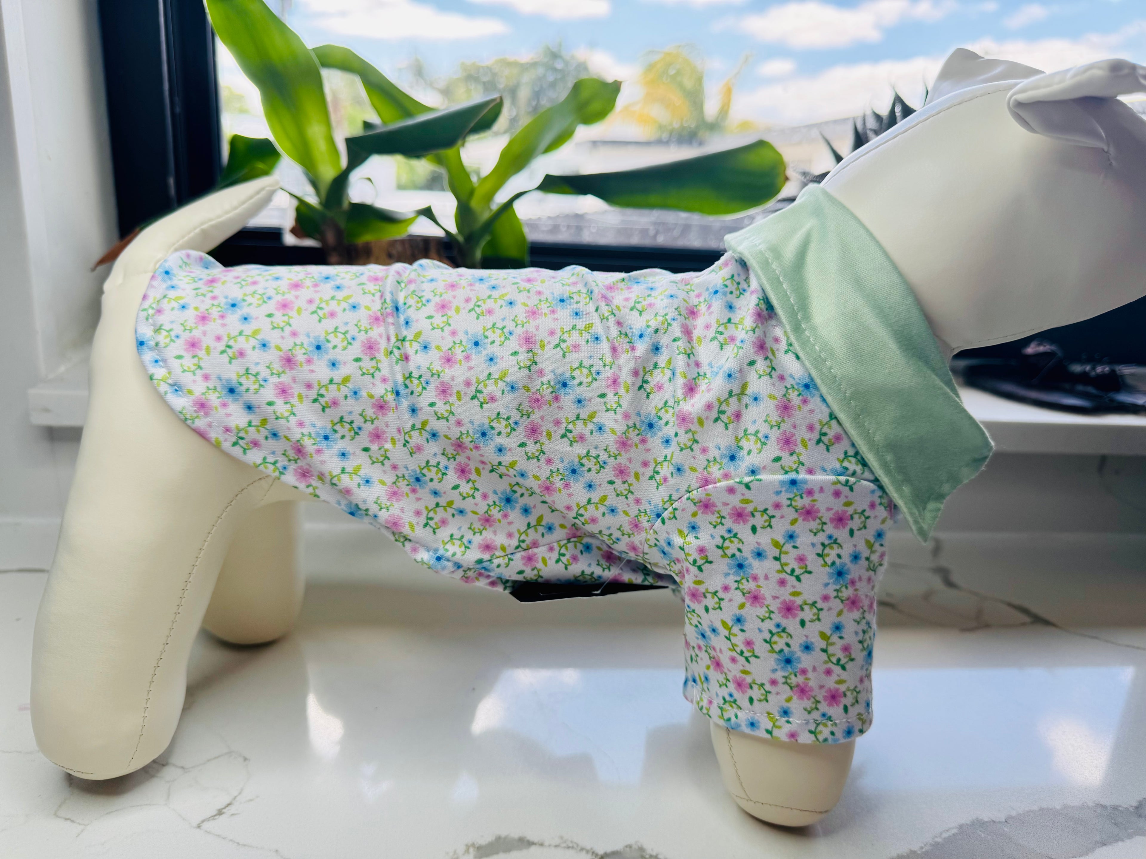 Camisa floral para mascotas
