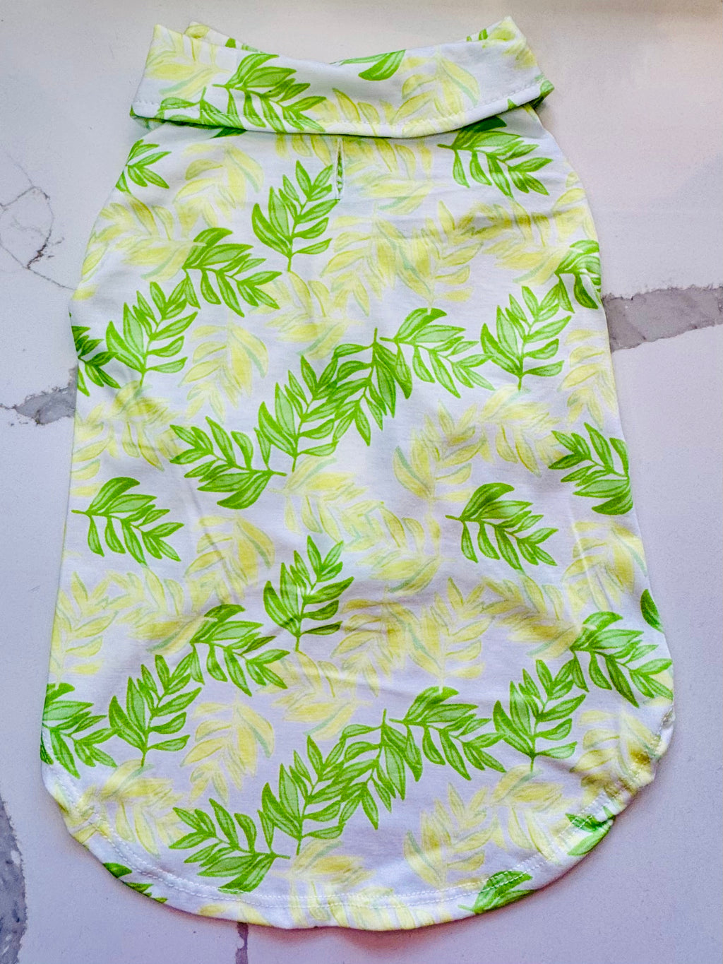 Camisa de mascota estilo hawaiana