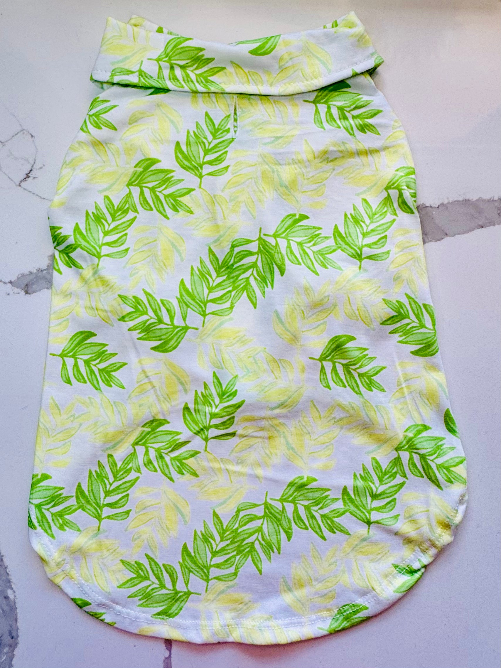 Camisa de mascota estilo hawaiana