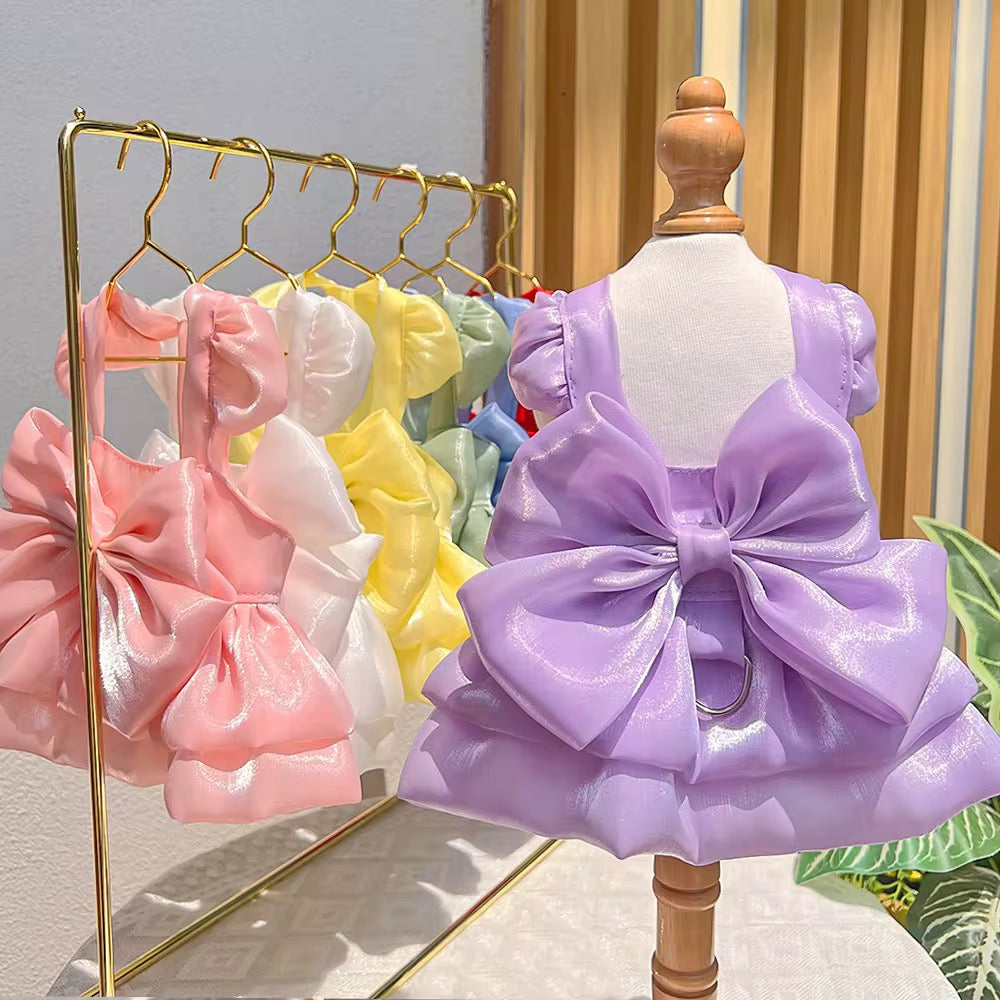 Vestido para mascotas en organza con lazitos para el pelo.