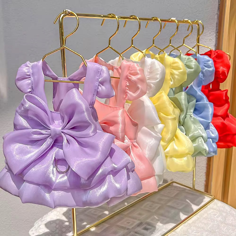 Vestido para mascotas en organza con lazitos para el pelo.