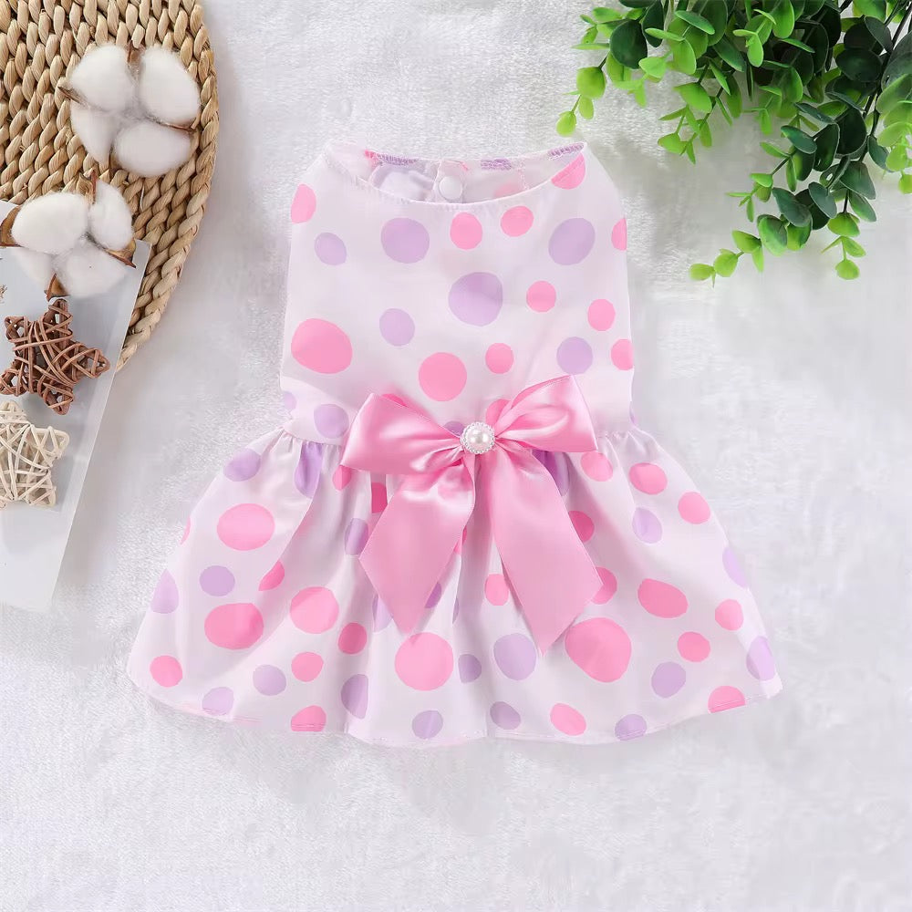 Vestido para mascota con lazitos para el pelo.