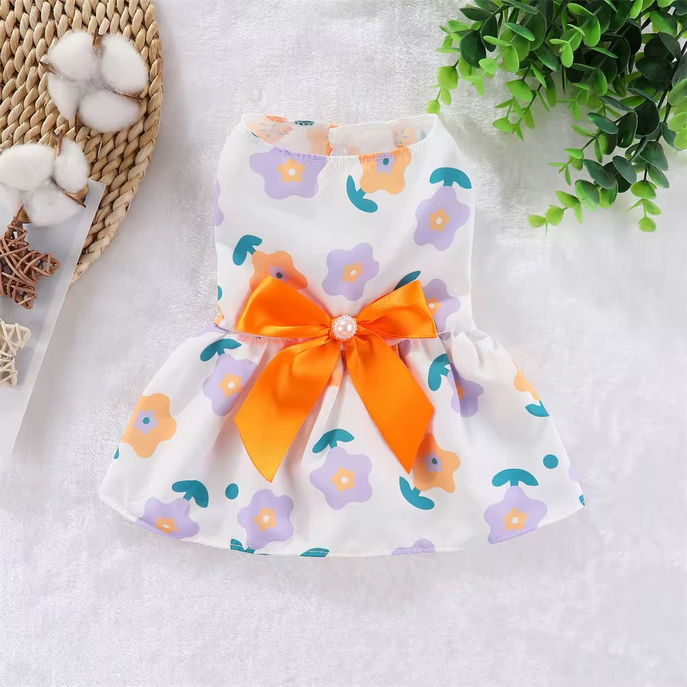 Vestido para mascota con lazitos para el pelo.