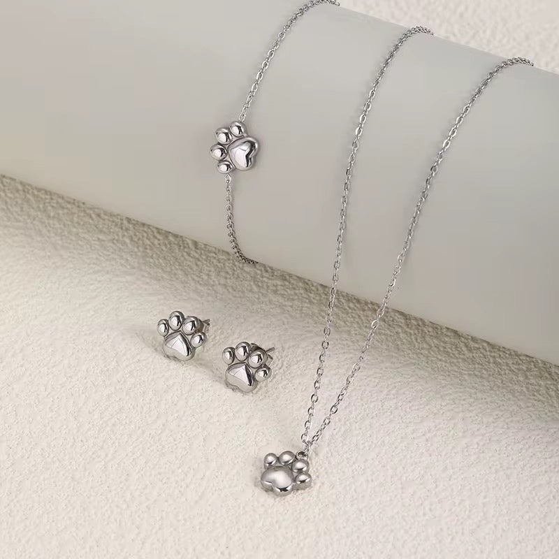 Set de Collar, Aretes y Pulsera con Huellitas