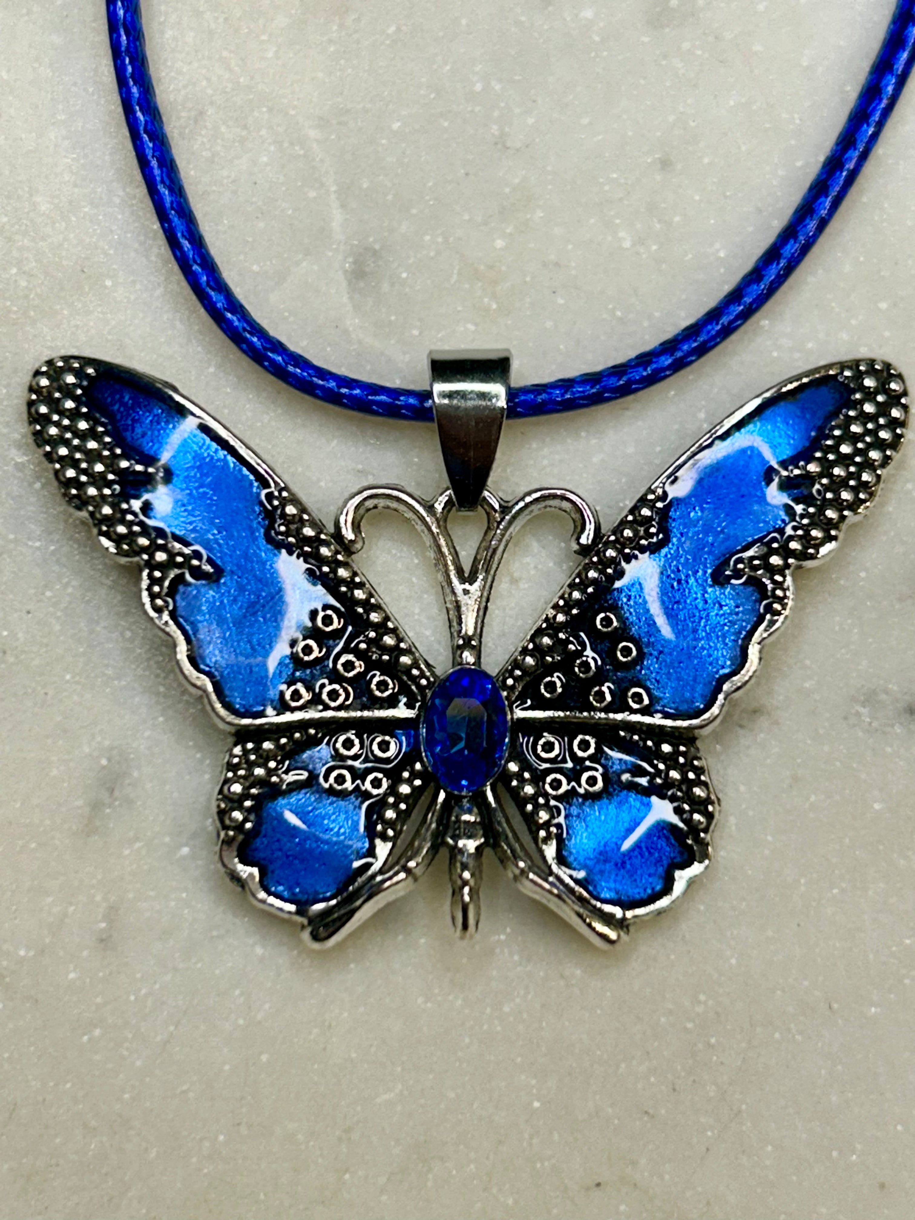 Collar de mariposa con cordon combinado