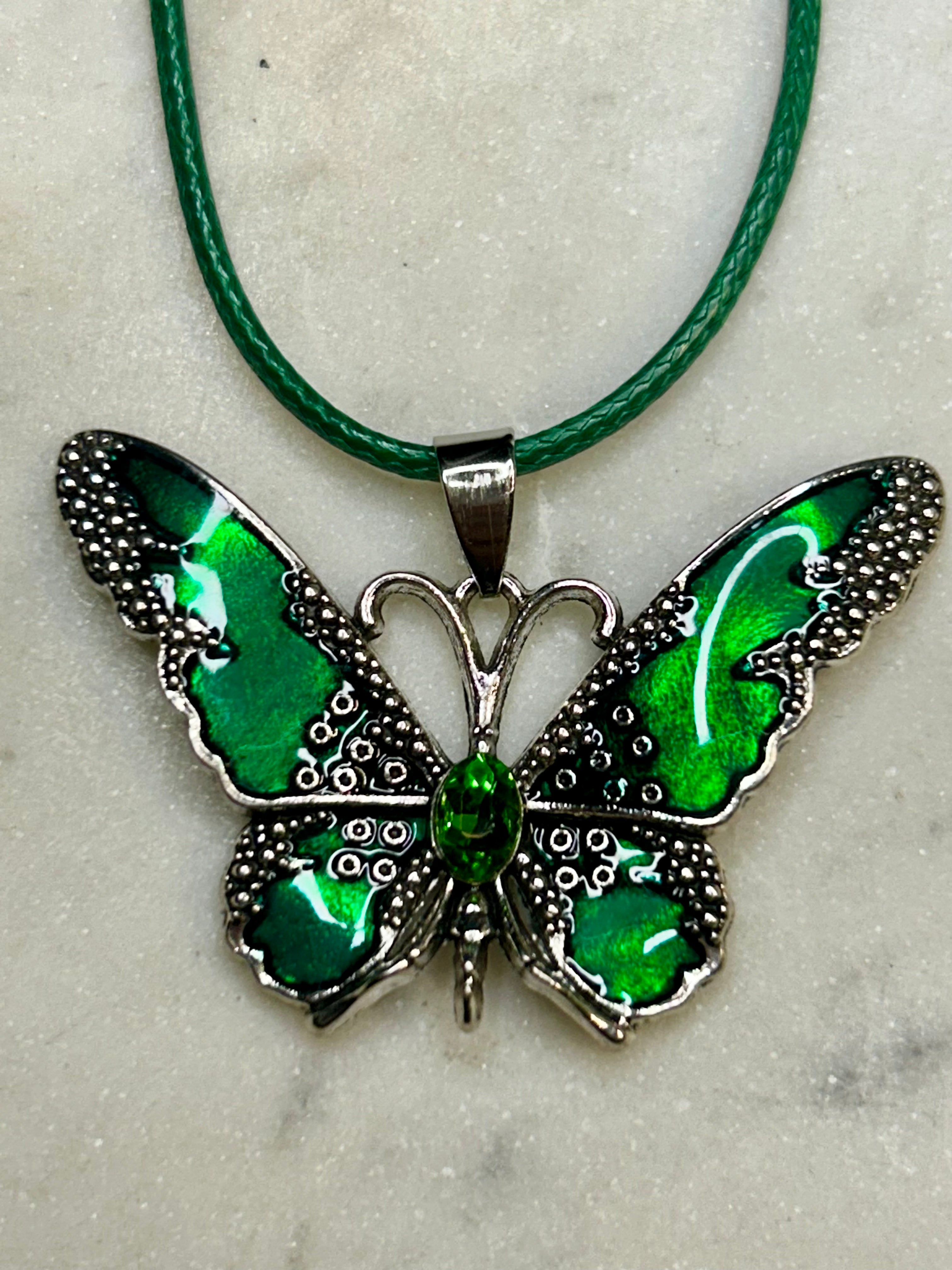 Collar de mariposa con cordon combinado