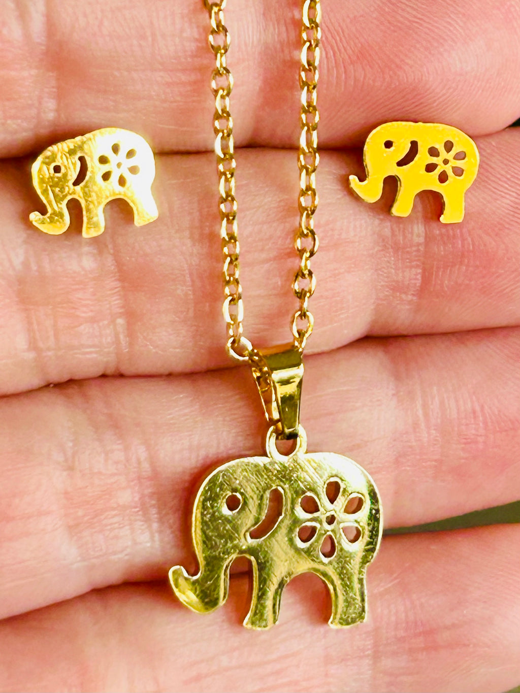 Set de collar y aretes con elefante