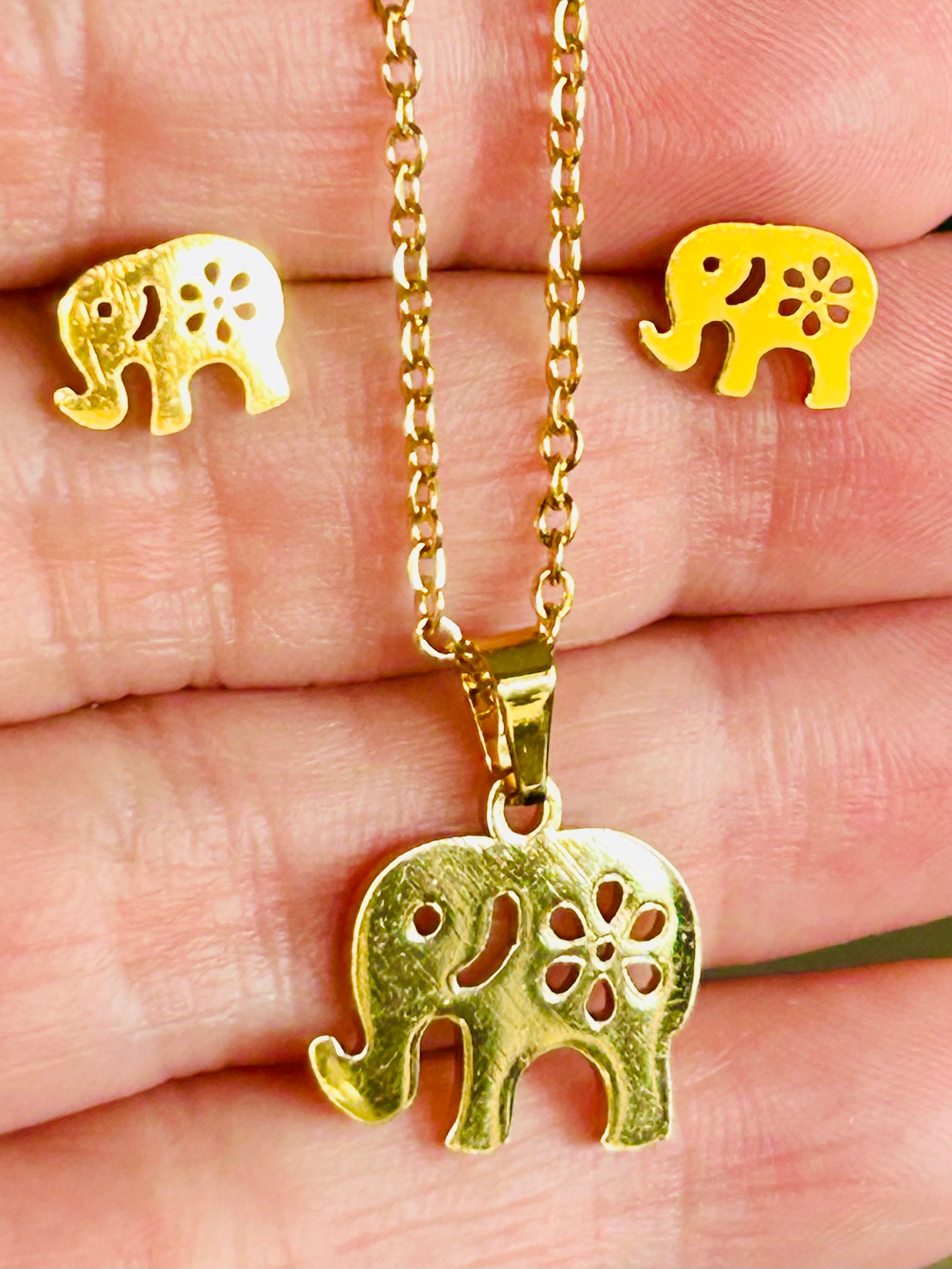 Set de collar y aretes con elefante
